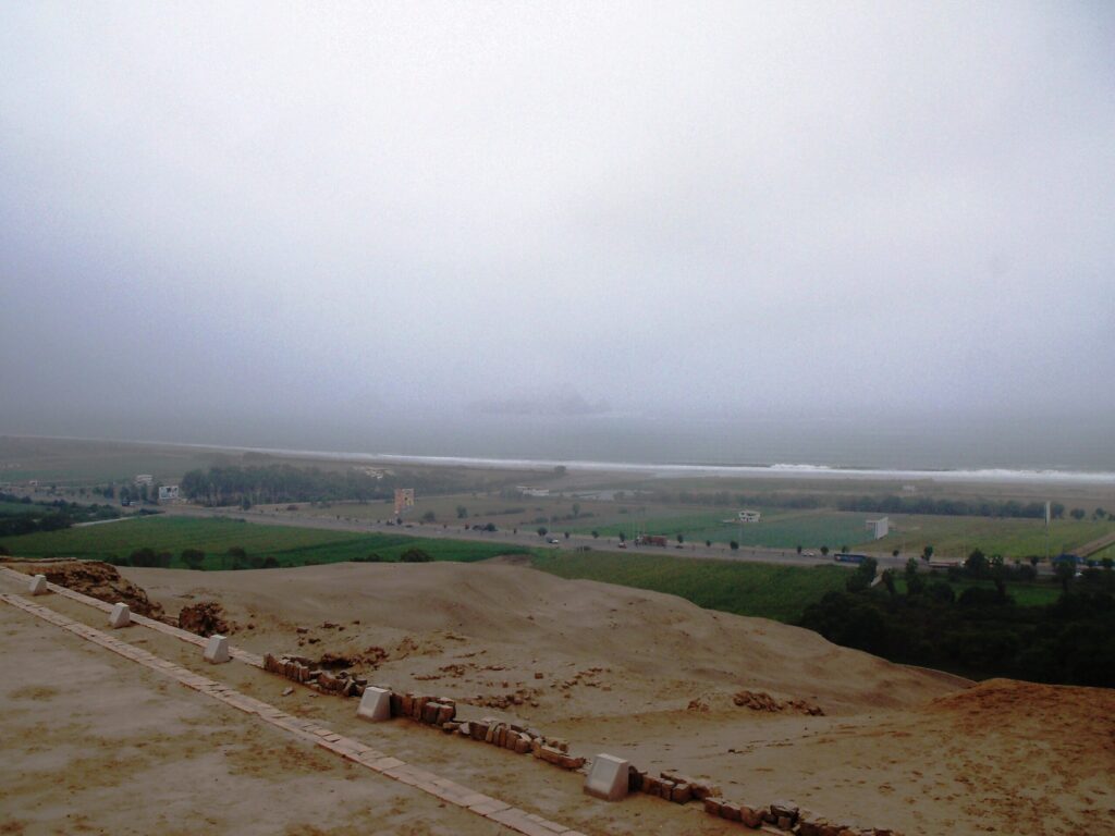 El oráculo de Pachacamac, Vistas desde Pachacamac sobre el pacifico, mejor un dia sin niebla