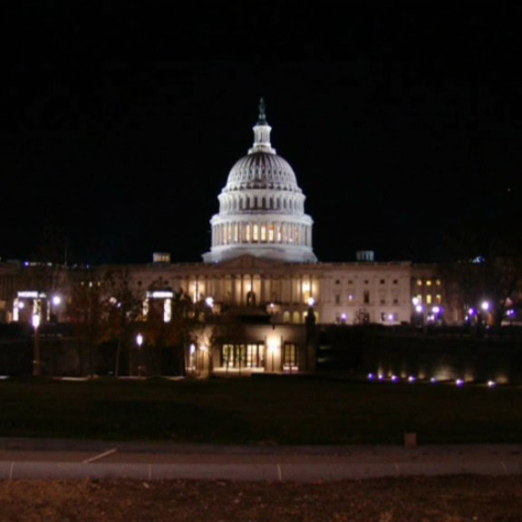 Capitolio de EEUU iluminado de noche