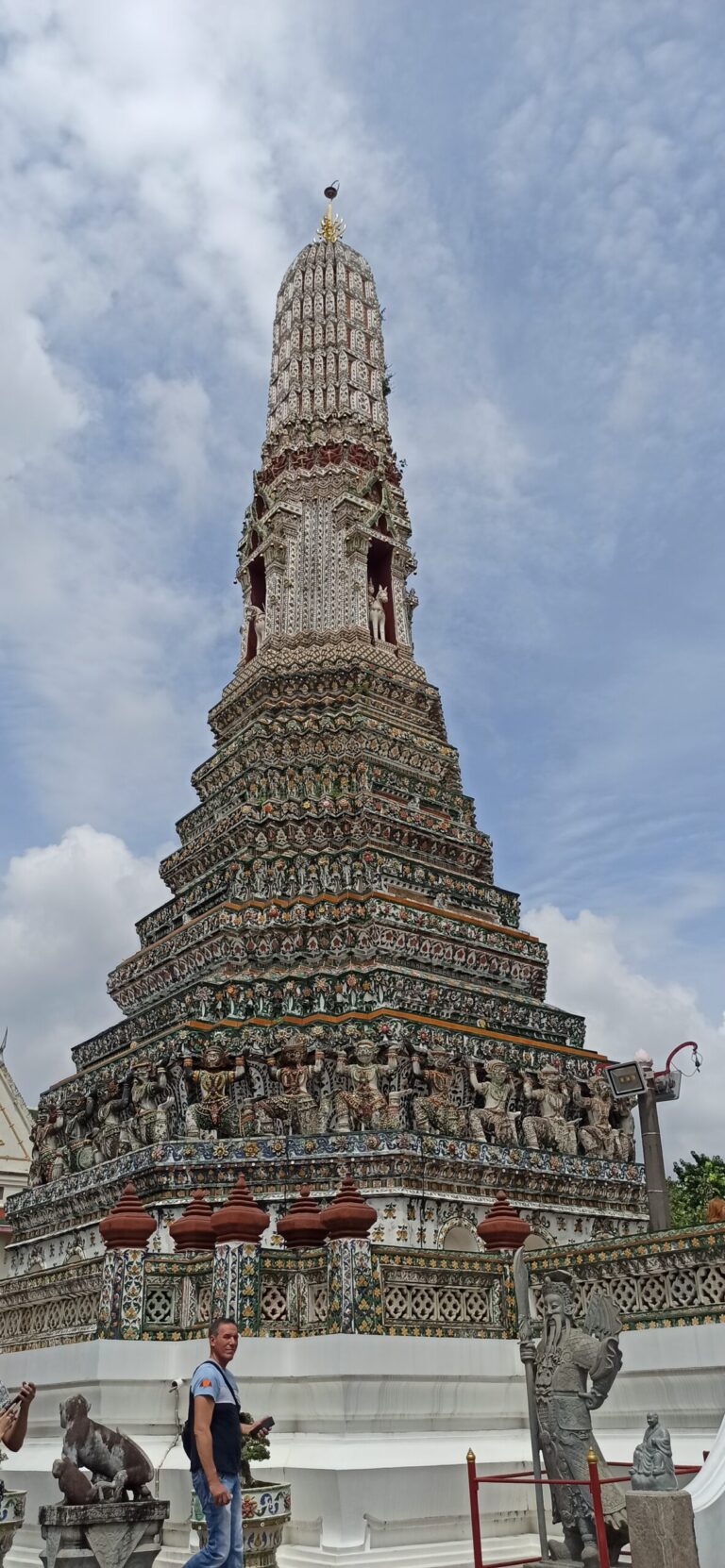 Descubriendo la grandeza del Wat Arun en Bangkok