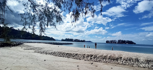 Itinerario Langkawi 3 días: atardecer en Pantai Kok con vistas panorámicas de la bahía