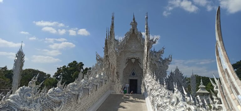 Templo Blanco de Chiang Rai: Un Tesoro Cultural y Espiritual