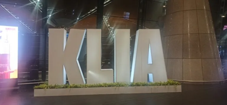 Cómo Llegar al Aeropuerto KLIA en 2025: Guía Real Sin Complicaciones