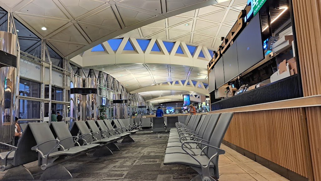 Aeropuerto de Riyadh. Escala en el aeropuerto de Riad: Terminal 2 Aeropuerto de Riyadh. Escala en el aeropuerto de Riad: