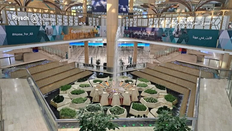 Aeropuerto de Riad: Una Trampa para Turistas en Tránsito [Guía 2025]