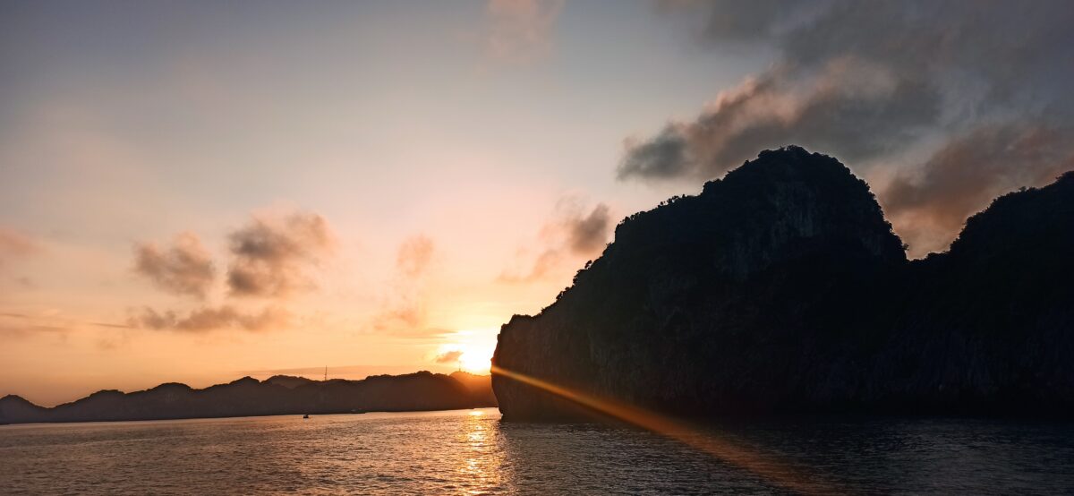 Ha Long ¿Cuánto Cuesta Vietnam 16 Días? Presupuesto Exacto + Tips 2025. Tour bahía ha long en junco - presupuesto Vietnam 2025 Ha Long ¿Cuánto Cuesta viajar a Vietnam 16 Días? Presupuesto Exacto + Tips 2025. Tour bahía ha long en junco - presupuesto Vietnam 2025