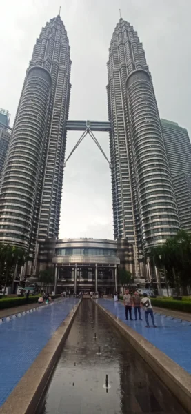 Skyline de Kuala Lumpur con las Torres Petronas al atardecer
