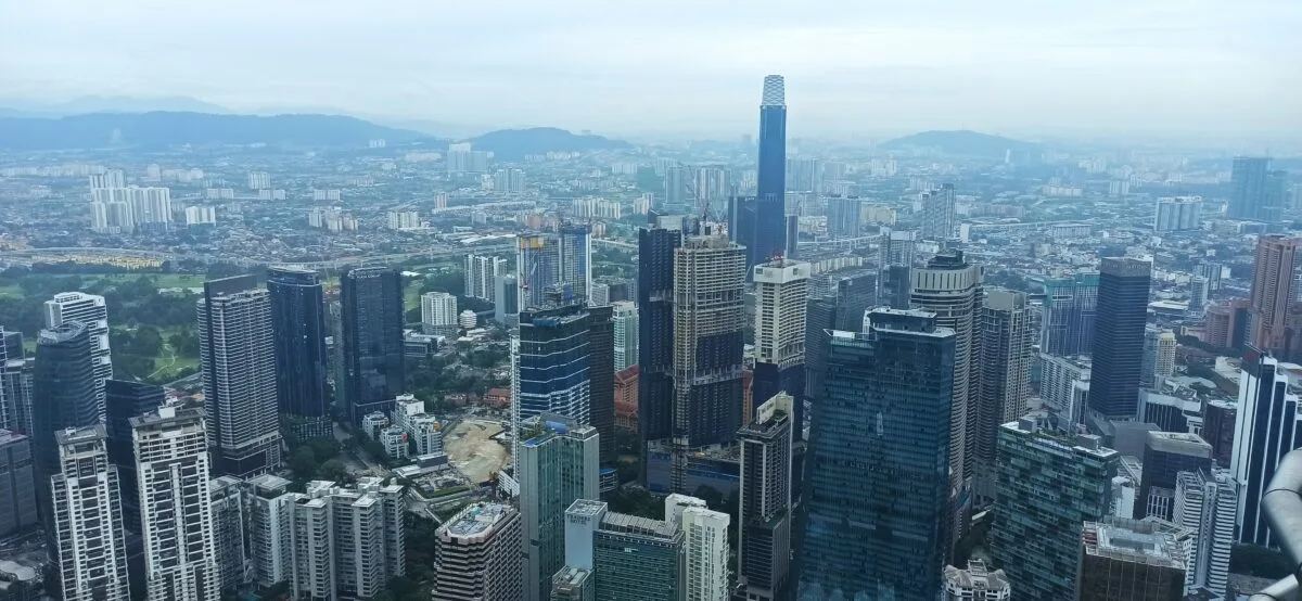 Vistas panorámicas desde el Skybridge de las Torres Petronas en Kuala Lumpur