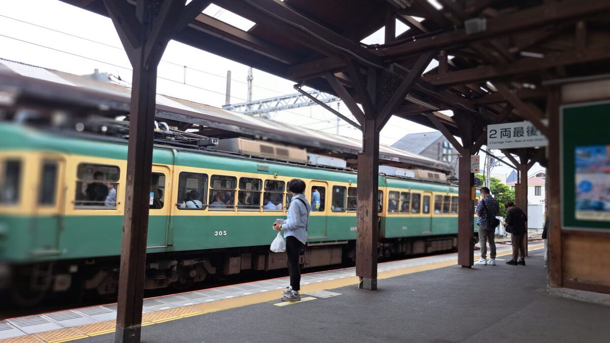 Tren a Enoshima Tren a Enoshima