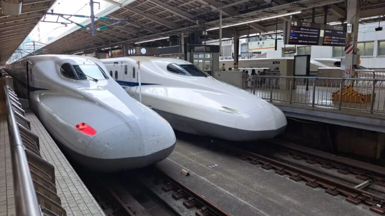 Japón viajar en Shinkansen, ir de Tokyo a Kioto