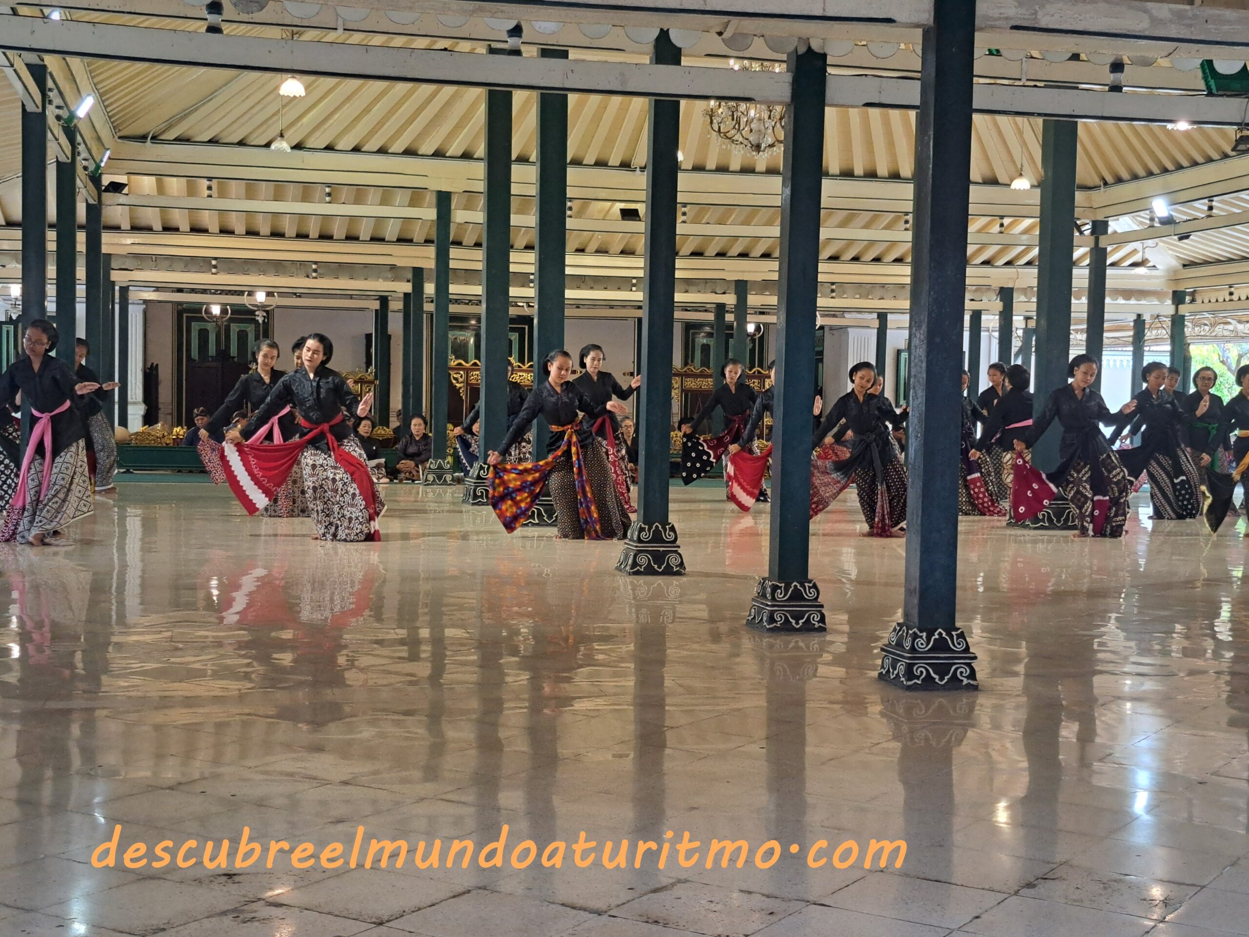 Danzas tradicionales javanesas Danzas tradicionales javanesas en Yogyakarta
