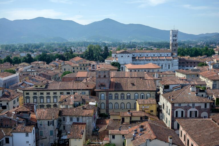 Lucca: Una Joya Medieval en el Corazón de la Toscana