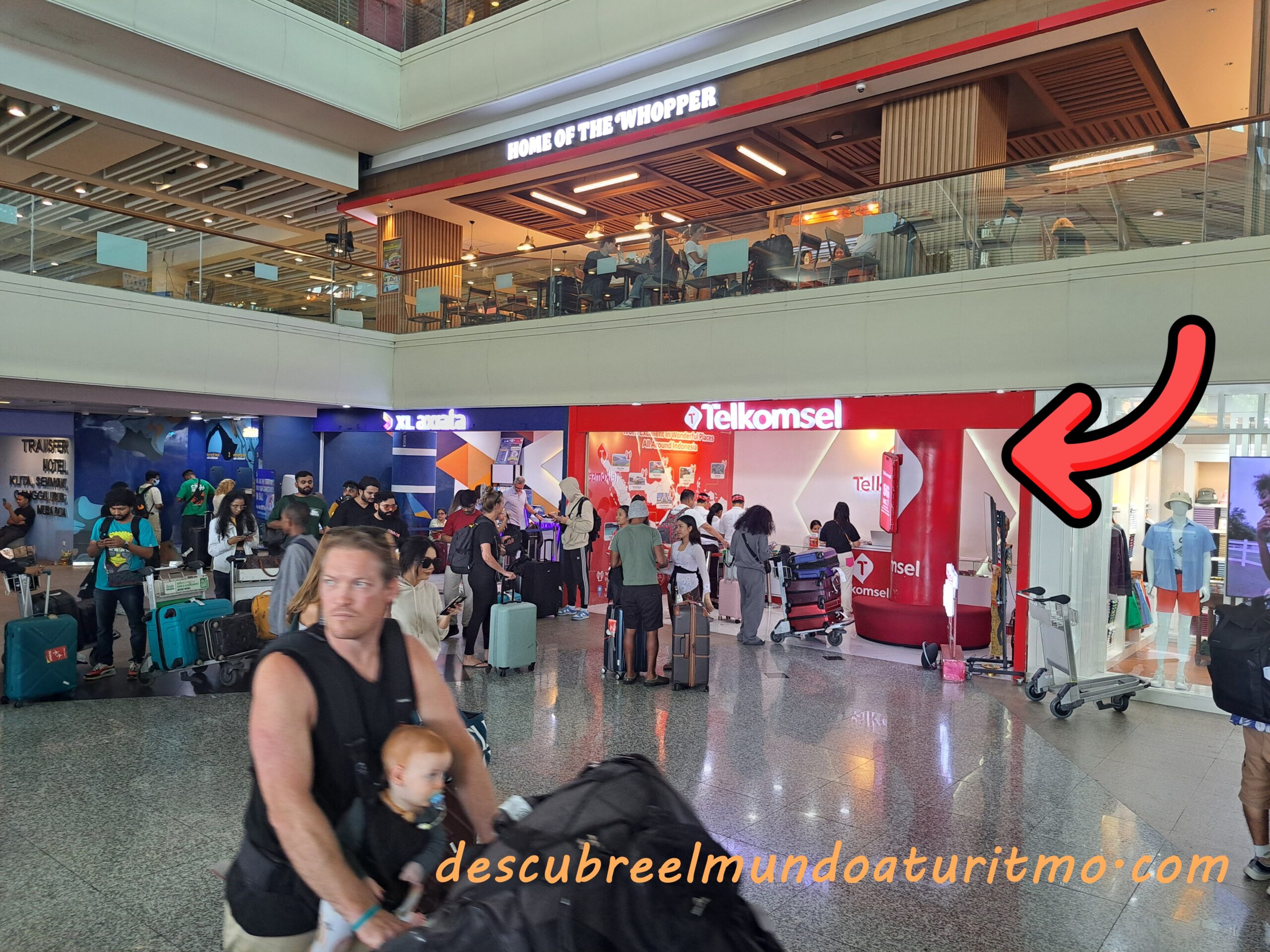Como tener internet en Indonesia Puestos de SIM cards en aeropuerto de Bali. Como tener internet en Indonesia