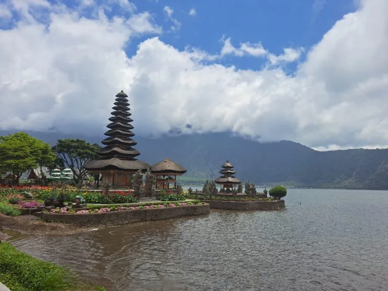 Pura Ulun Danu Bratan: El Templo que Flota sobre el Agua