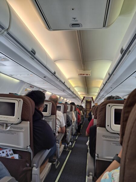 Avión en Indonesia con AC fuerte, El aire acondicionado en Indonesia