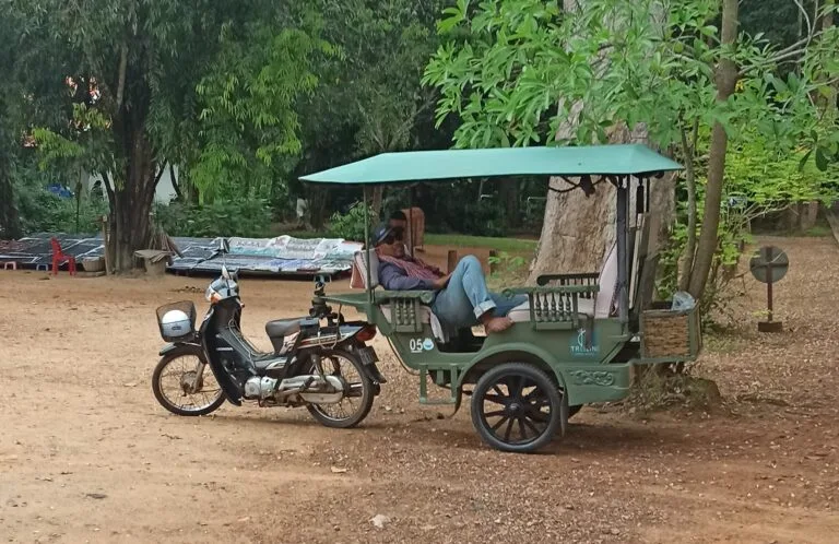Cómo moverse por Camboya: mi experiencia entre tuktuks, buses y minivans