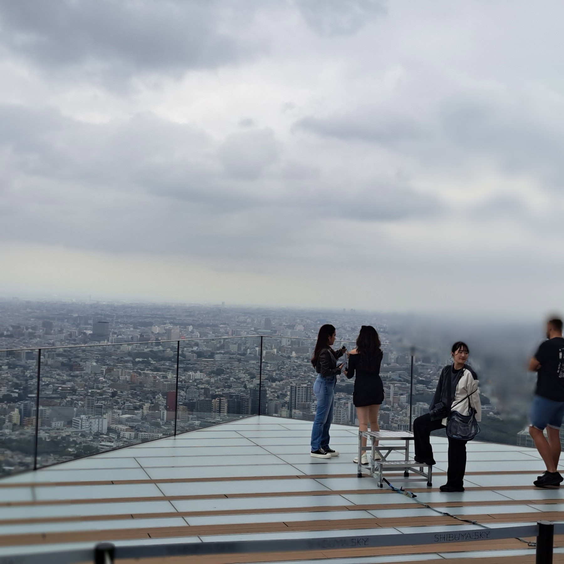 Postureo en el mirador de Shibuya, itinerario japon 2025
