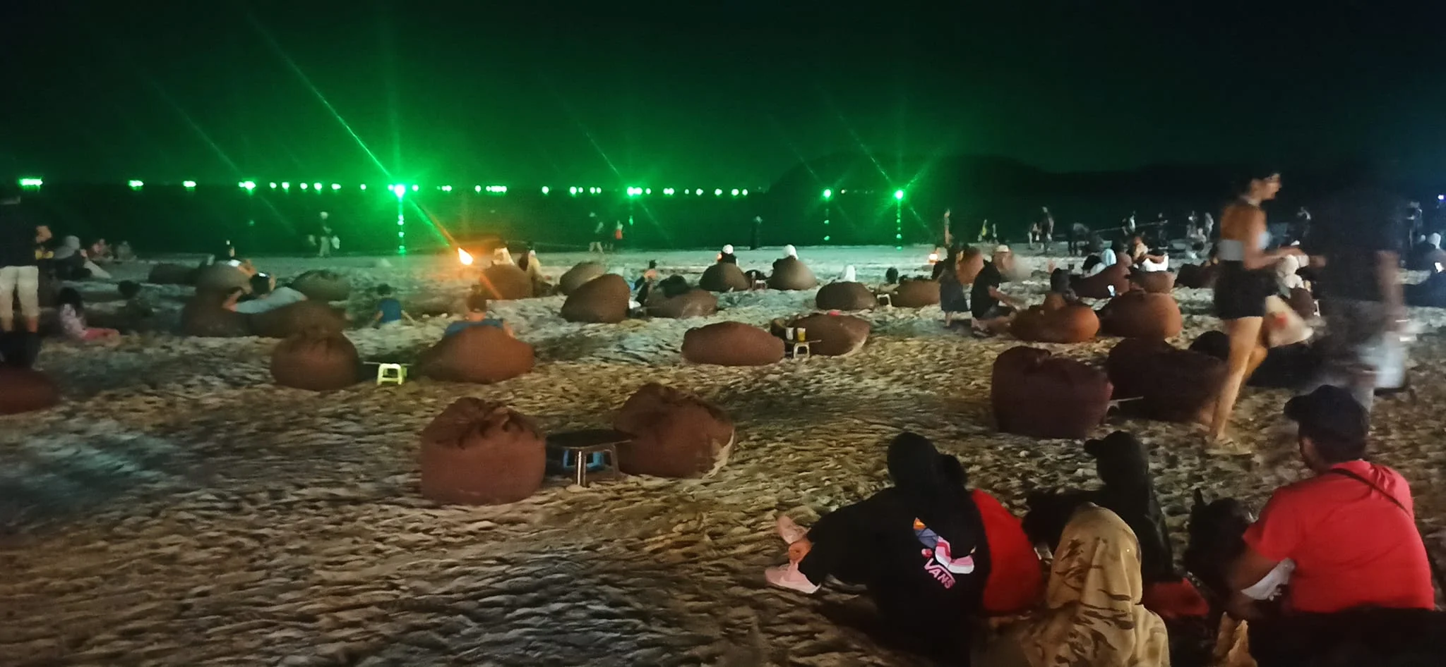 PLAYA PANTAI CENANG POR LA NOCHE