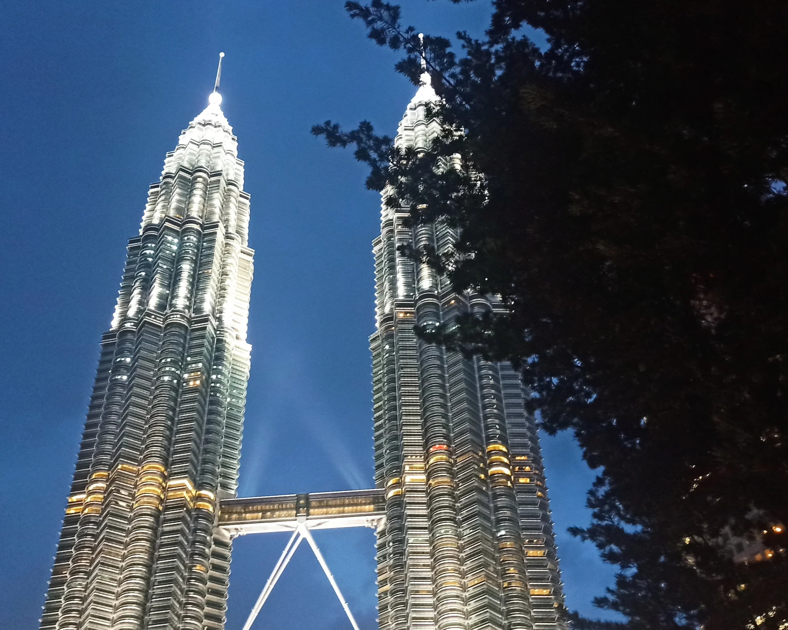torres petronas de noche