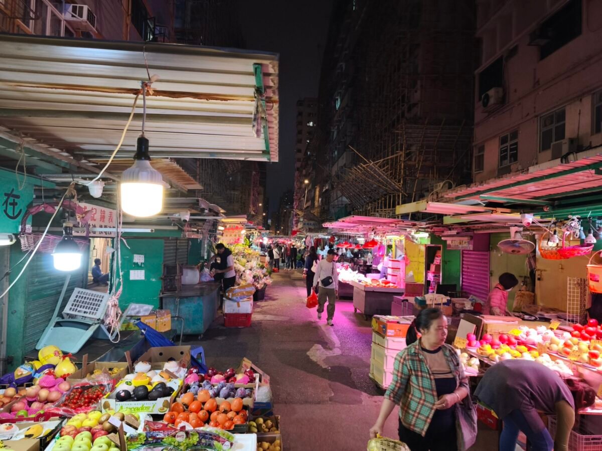 Mercado en Kowloon Mercado callejero en Kowloon, Hong Kong