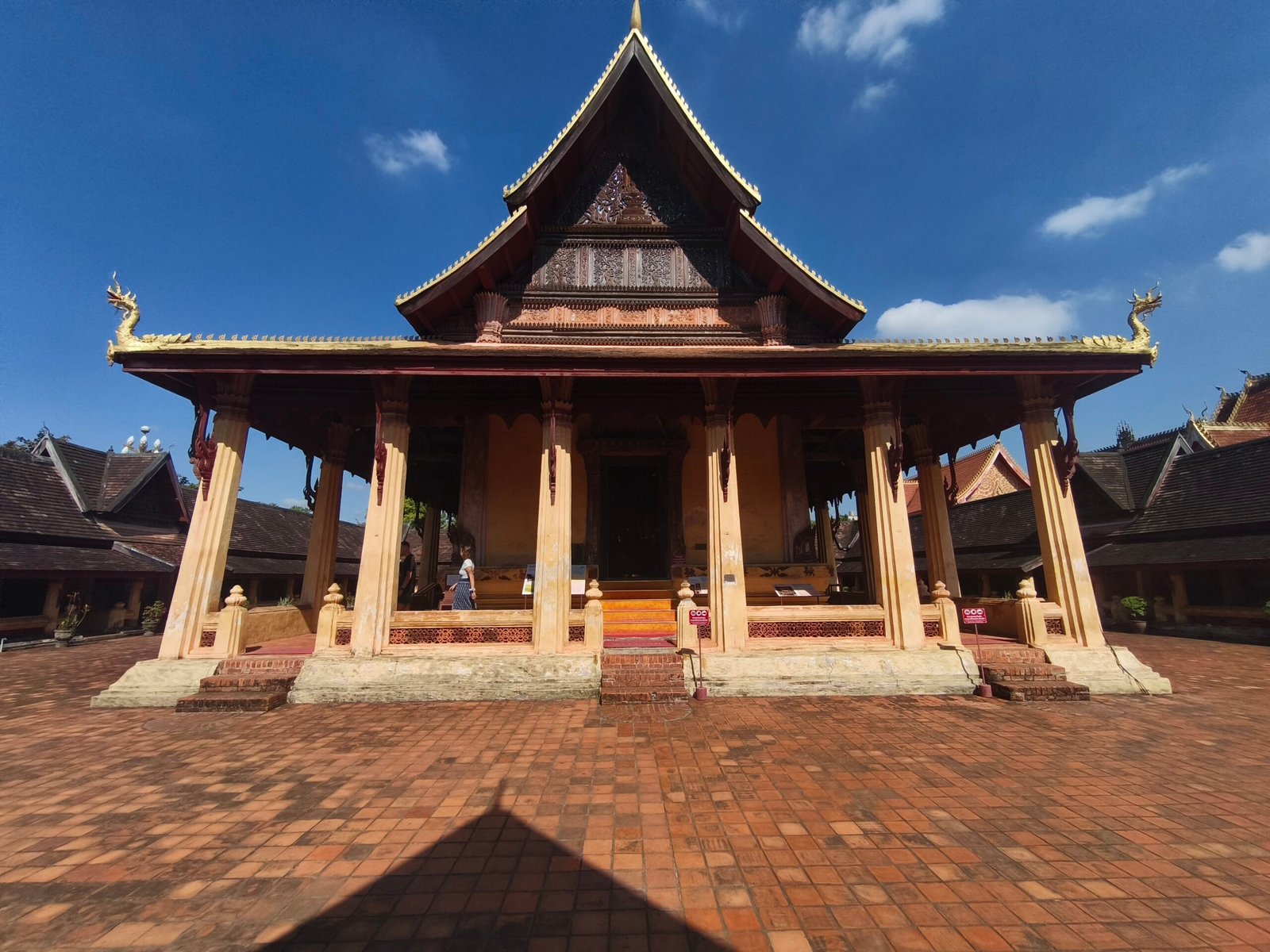 Wat Sisaket en Vientián, Laos, templo budista con arquitectura tradicional